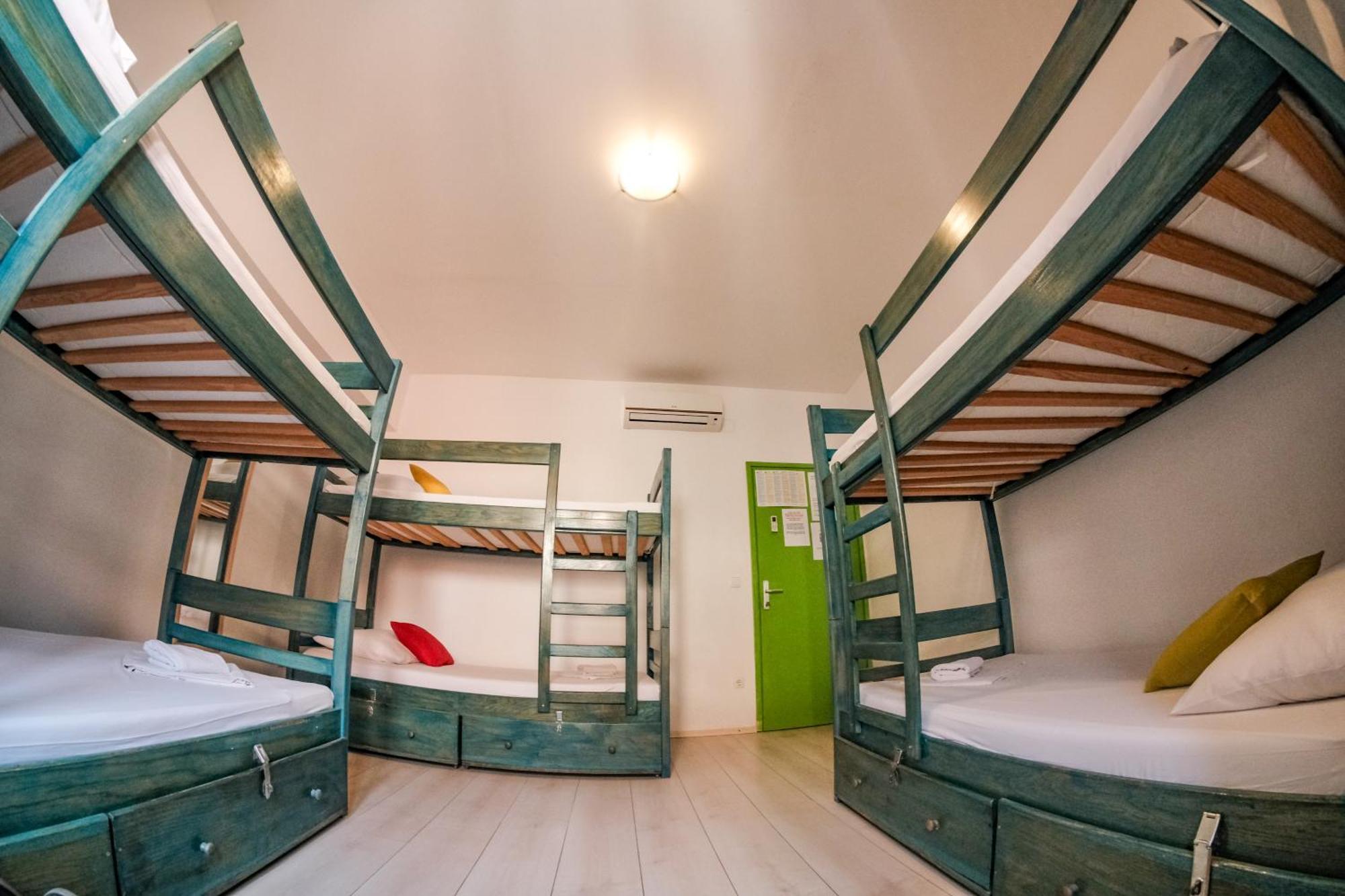 Bed in 6-Bed Mixed Dormitory Room